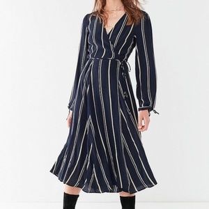 UO Long-sleeved Wrap Dress - Navy Striped